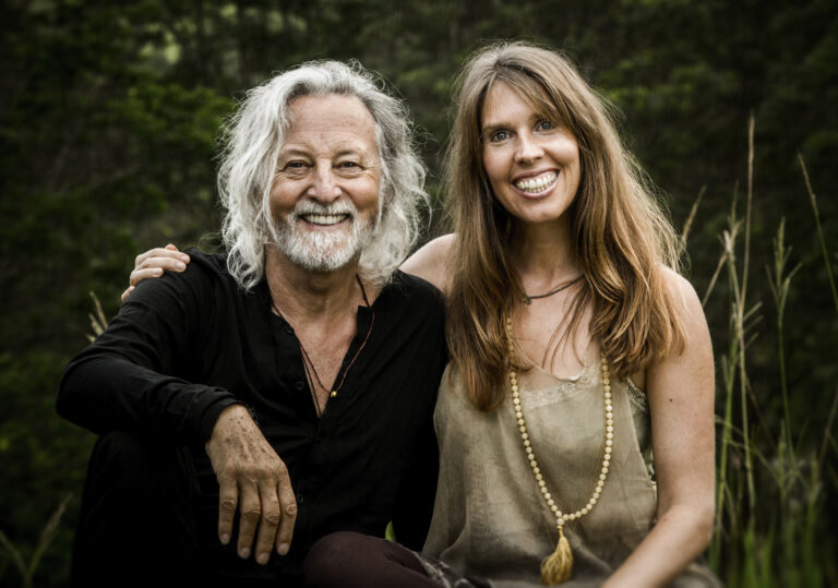 Ícones da música New Age, Deva Premal & Miten se apresentam neste sábado, em Florianópolis