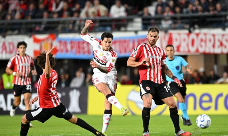 Libertadores: Flamengo arranca empate valioso contra o Estudiantes na Argentina