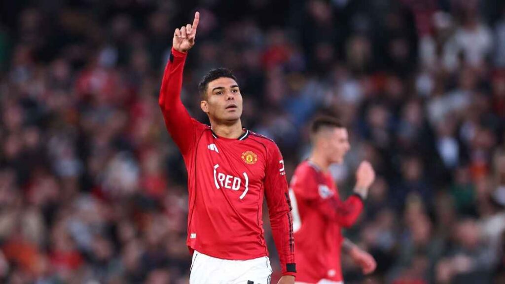 Com gol de Casemiro, United vence o Brentford e fica muito perto de garantir vaga na Champions